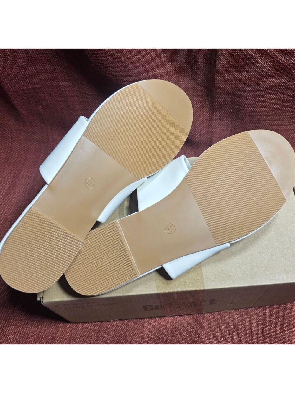 New in box - Wmns 8.5 - GotSoft white slide sandals - Picture 5 of 5